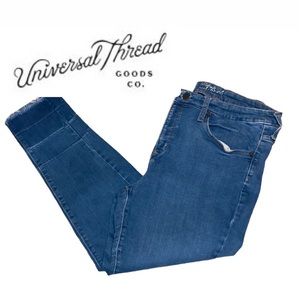 👖Universal Thread (Target) Jeans with Raw Hem